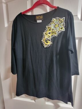 Beautiful Bob Mackie Wearable Art top. Black with super vibrant Design-XS